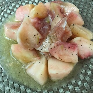 桃と生ハムのサラダ